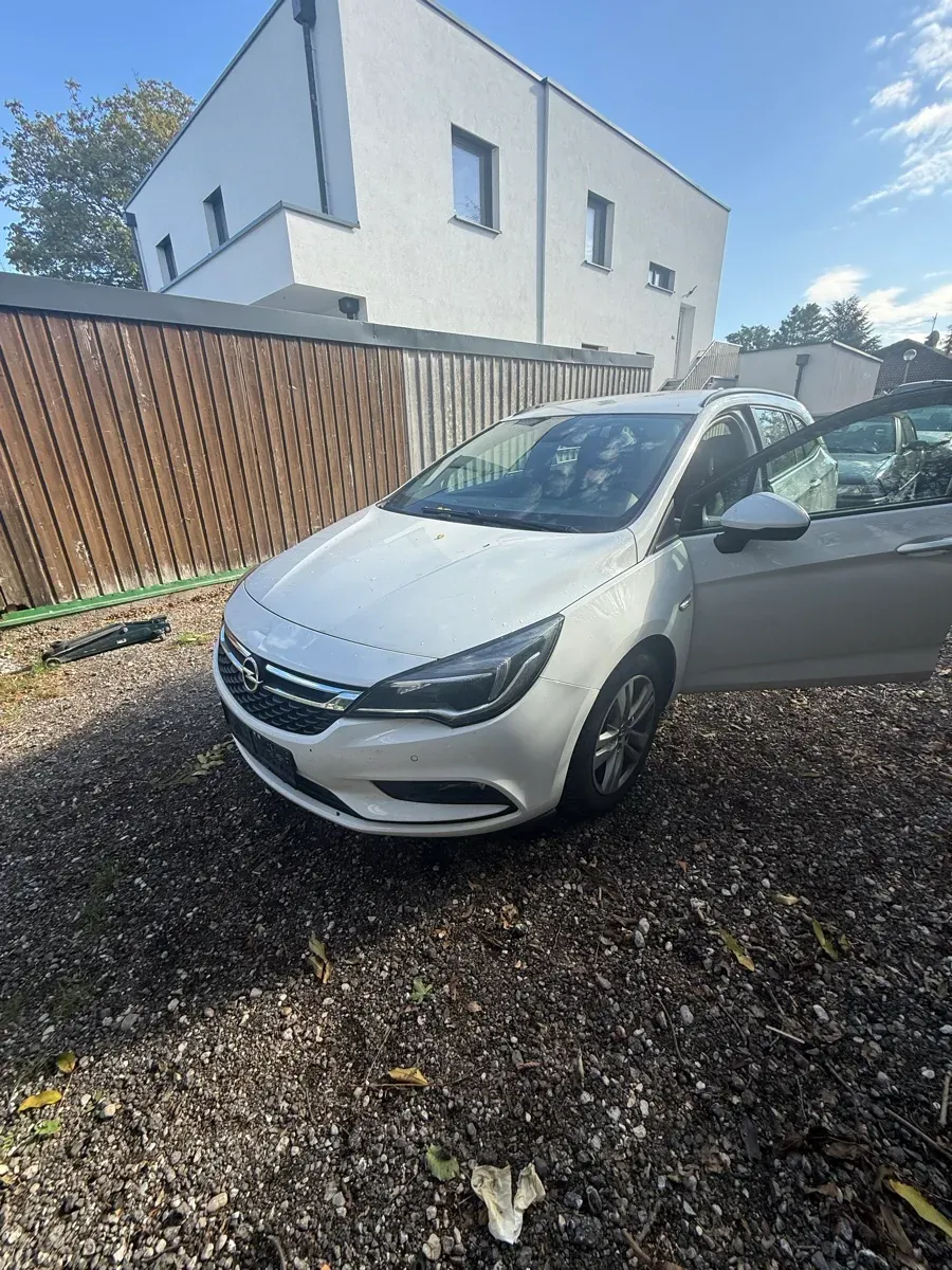 Opel Astra 2018 photo 2
