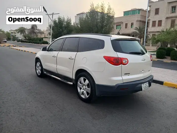 Chevrolet Traverse 2011 photo 2