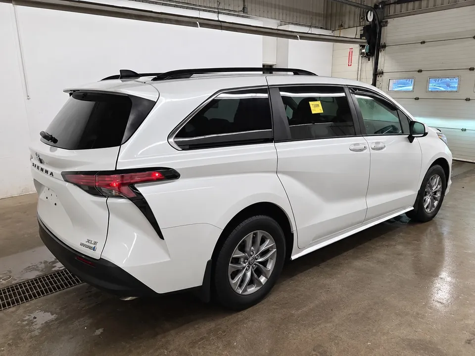 Toyota Sienna 2022 photo 3