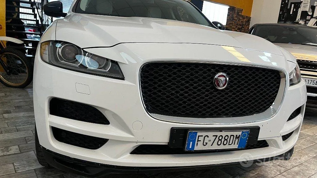 Jaguar F-Pace 2016 photo 2