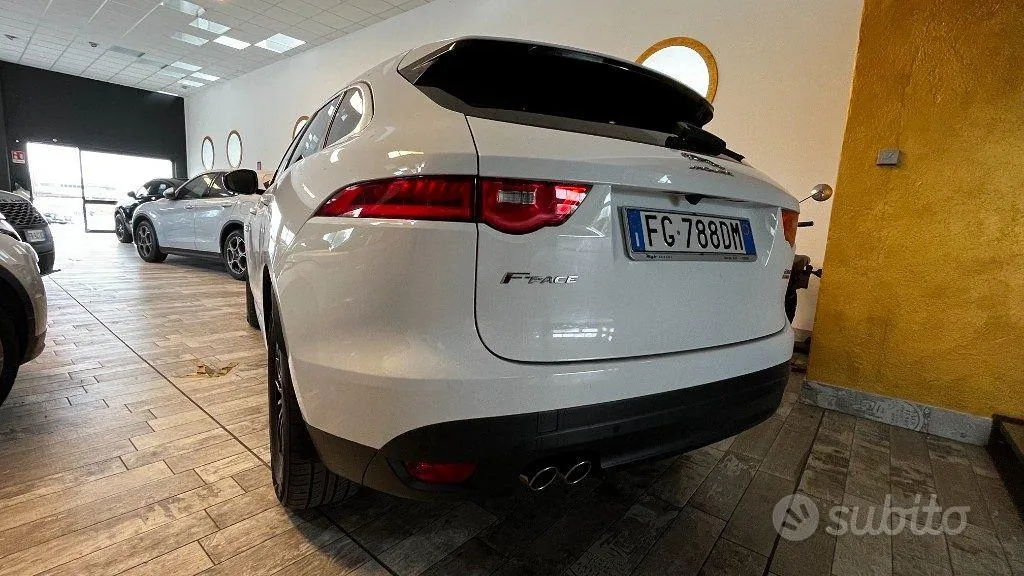 Jaguar F-Pace 2016 photo 4