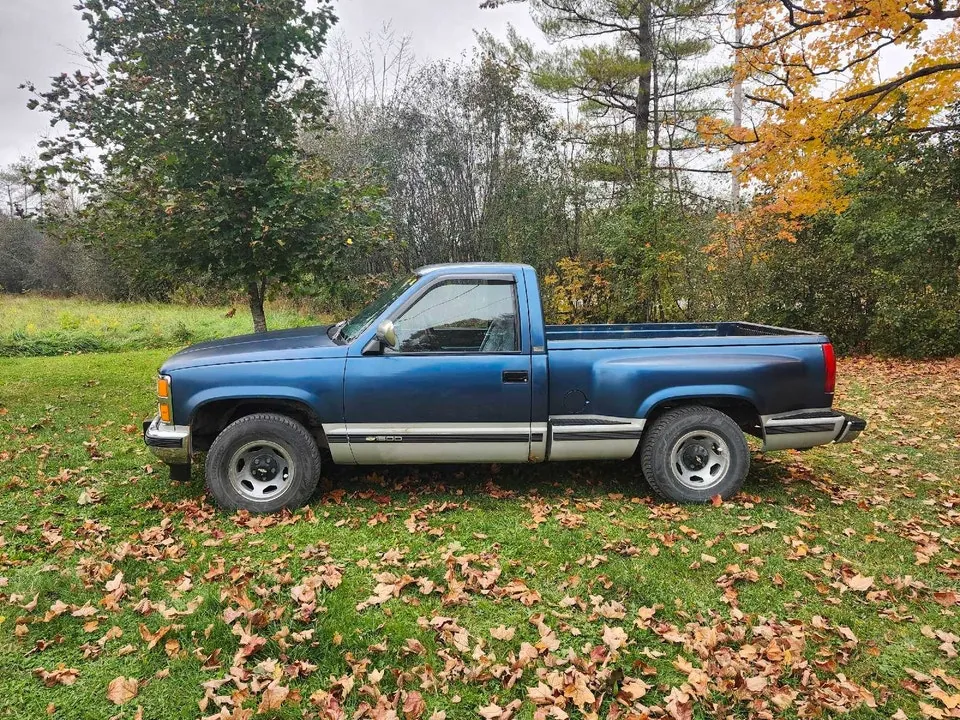 Chevrolet C/K Pickup 1500 1990 photo 2