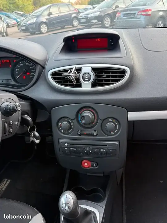 Renault Clio 2012 photo 5