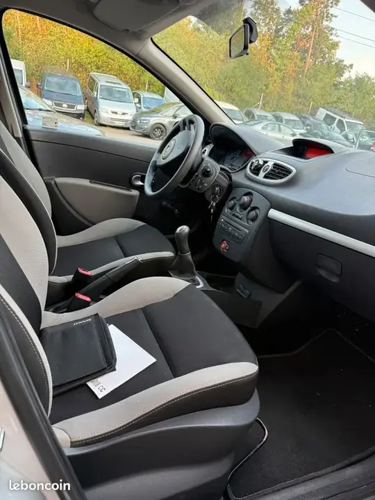 Renault Clio 2012 photo 4