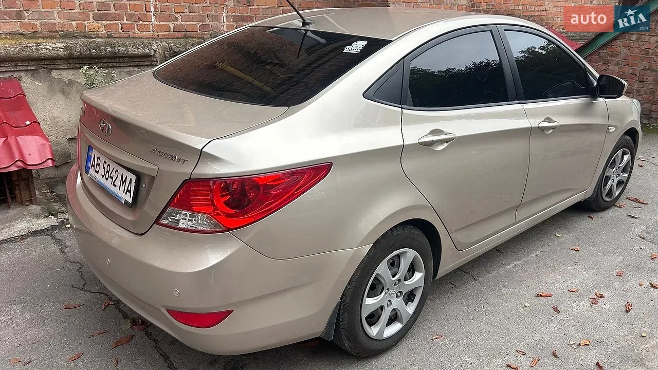Hyundai Accent 2011 photo 2
