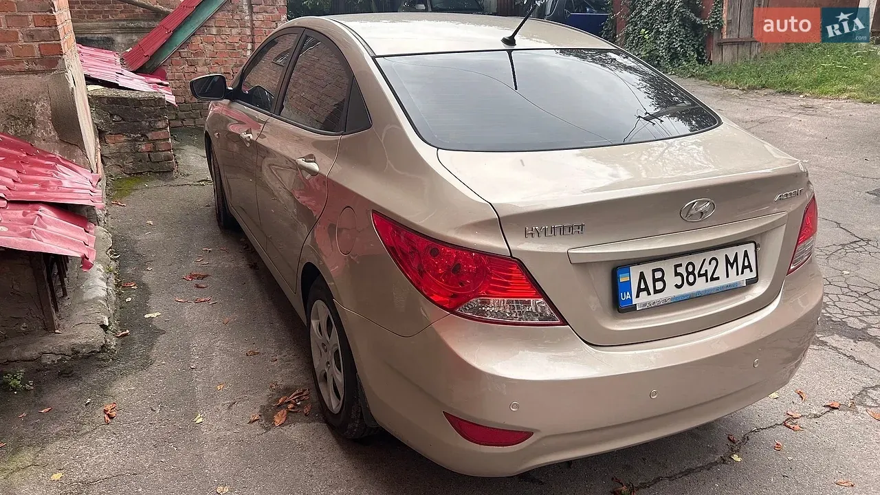 Hyundai Accent 2011 photo 3