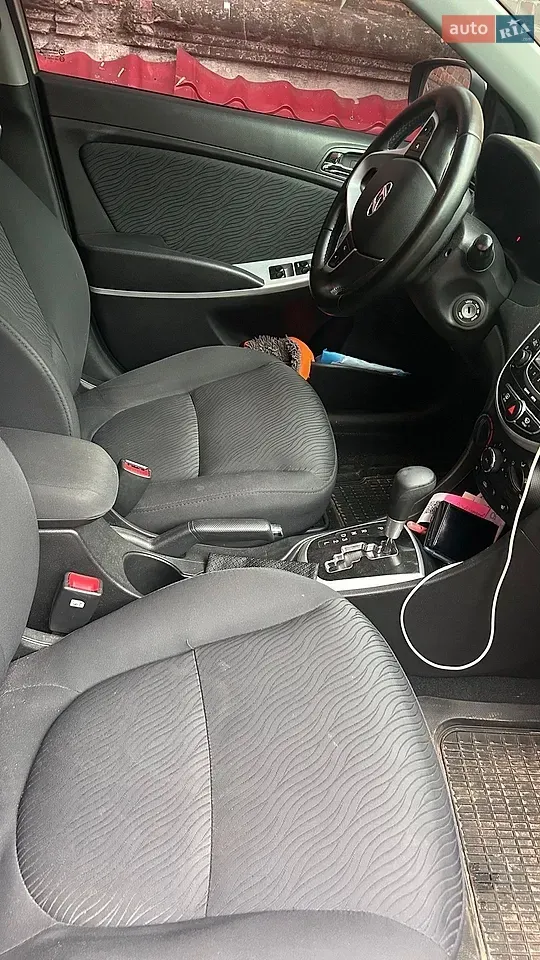 Hyundai Accent 2011 photo 5