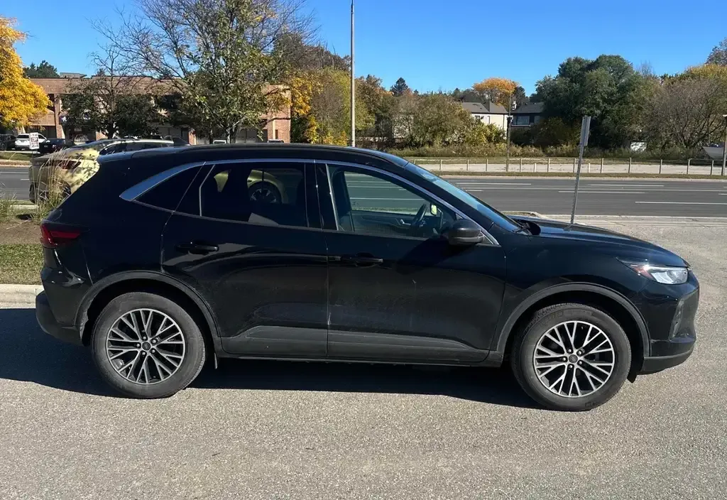 Ford Escape 2023 photo 2