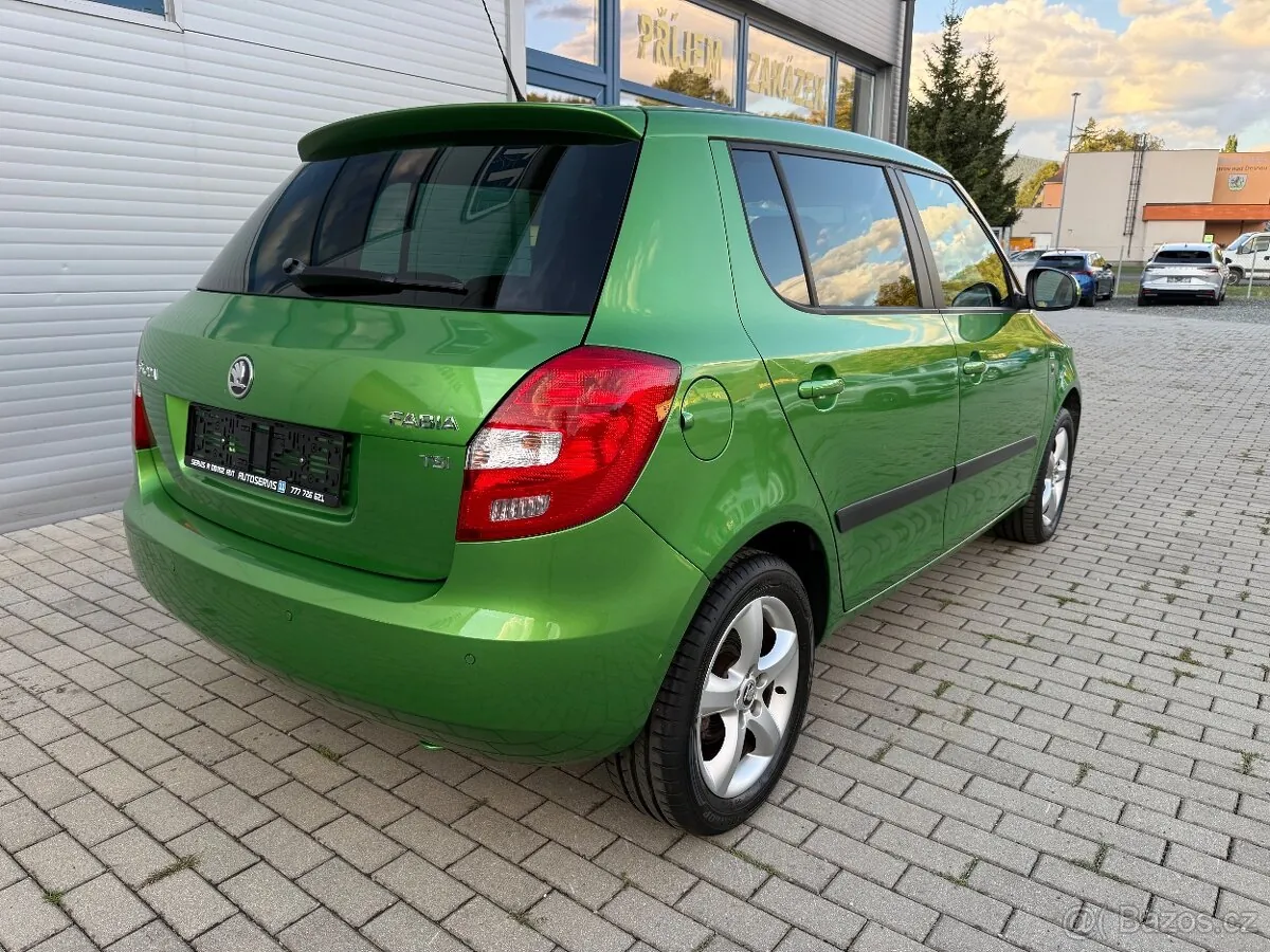 Skoda Fabia 2013 photo 3