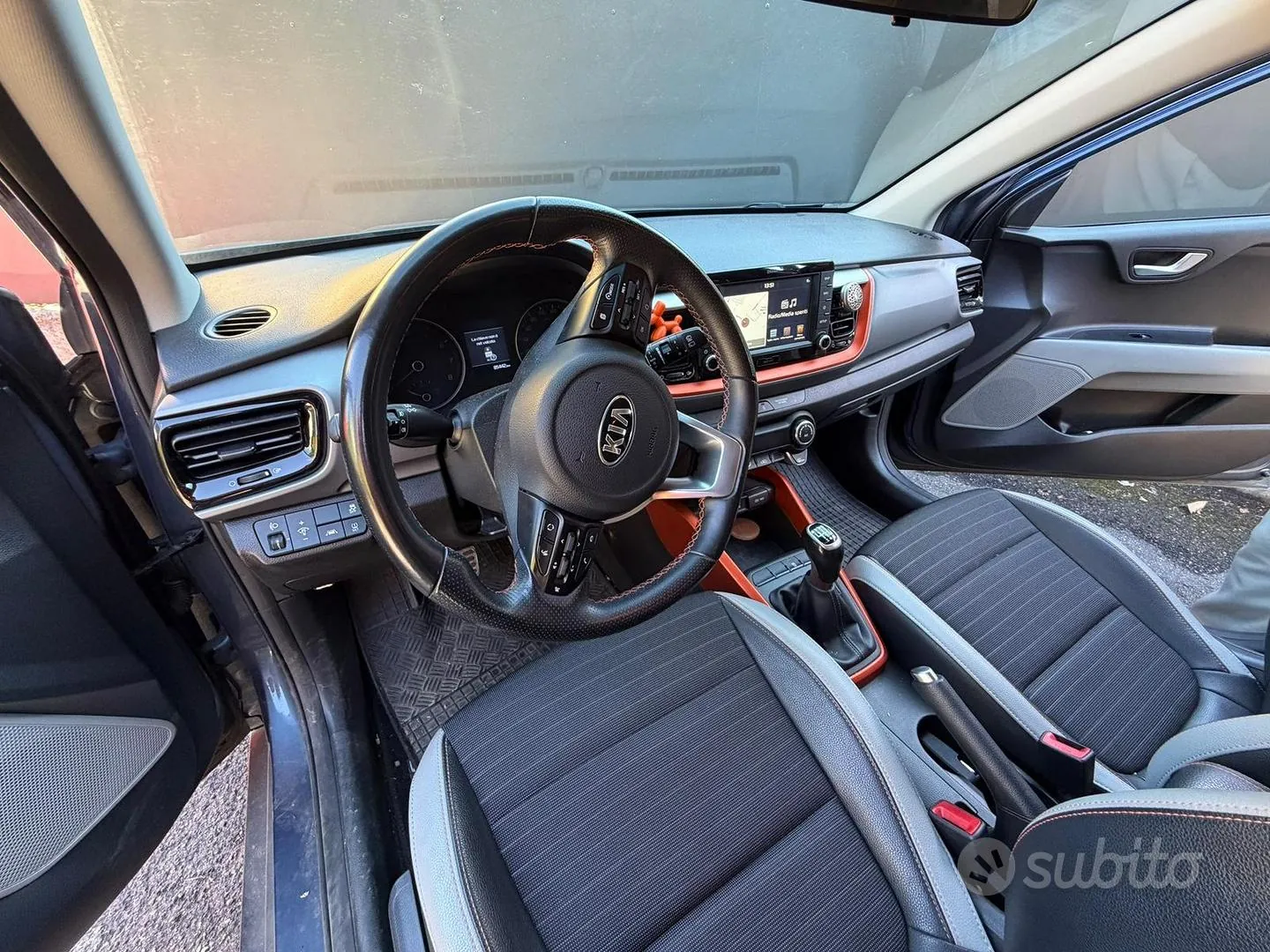 Kia Stonic 2018 photo 4