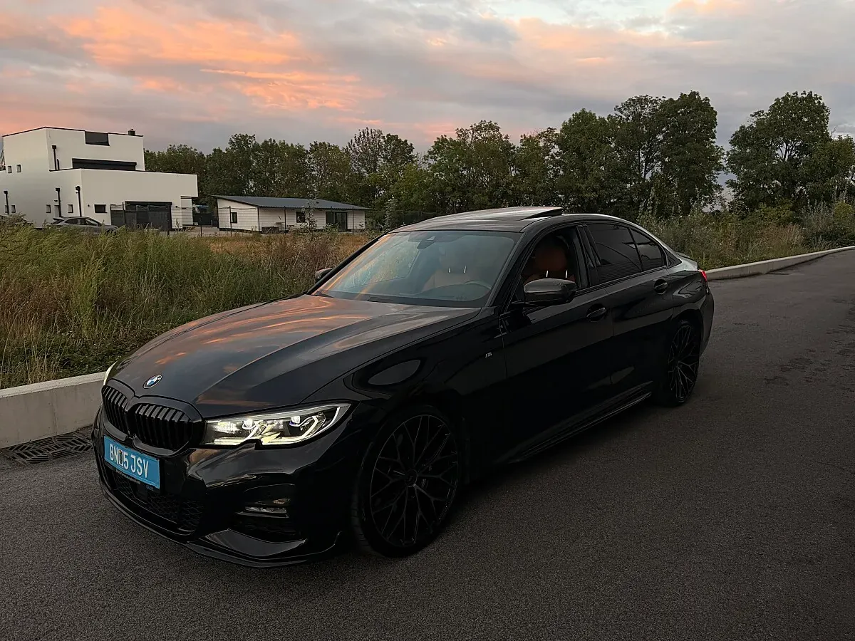 BMW 3 Series 2019 photo 2