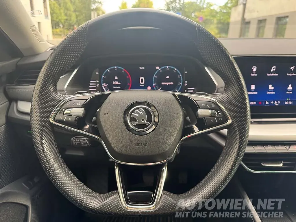 Skoda Octavia 2021 photo 3