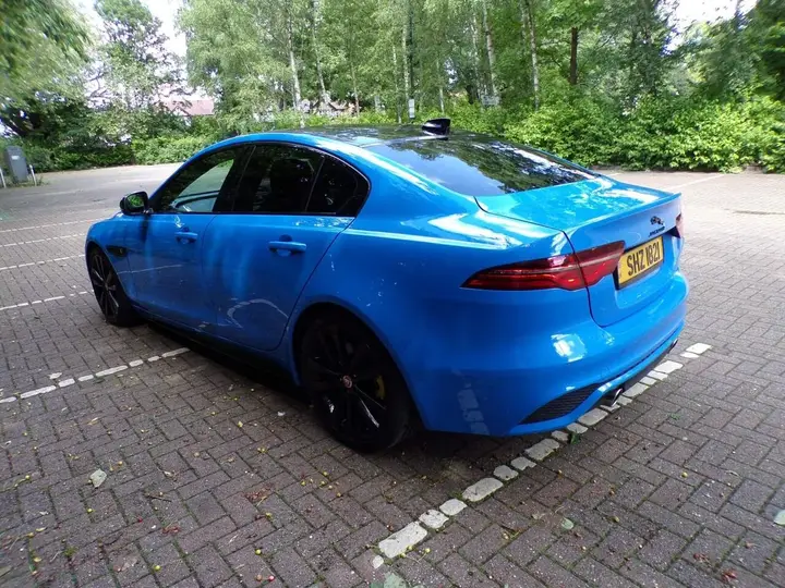 Jaguar Xe 2020 photo 4