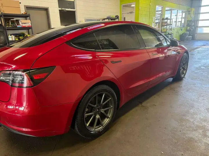 Tesla Model 3 2023 photo 4