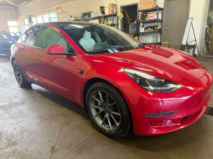 Tesla Model 3 2023 photo 3
