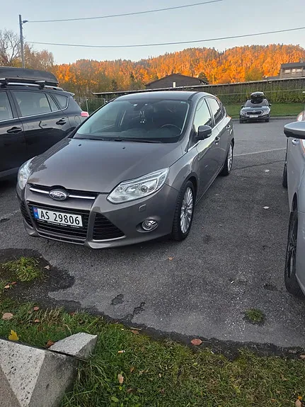 Ford Focus 2011 photo 2