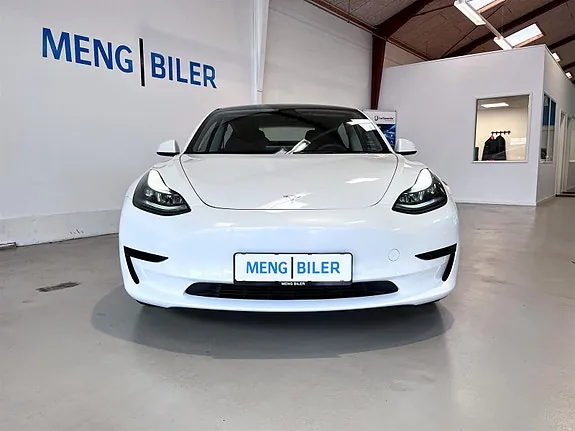 Tesla Model 3 2023 photo 2