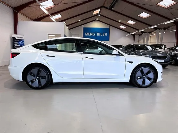 Tesla Model 3 2023 photo 4