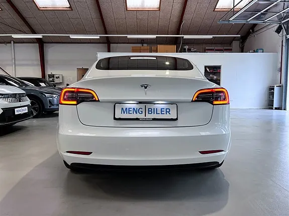 Tesla Model 3 2023 photo 5