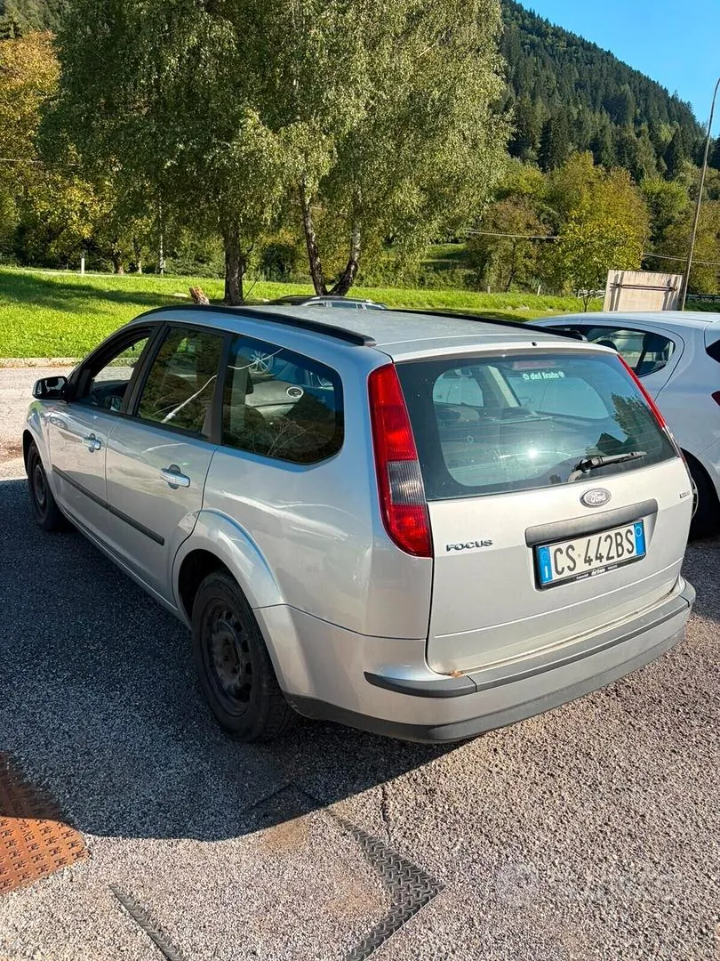 Ford Focus 2005 photo 2