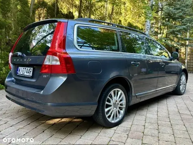 Volvo V70 2010 photo 2