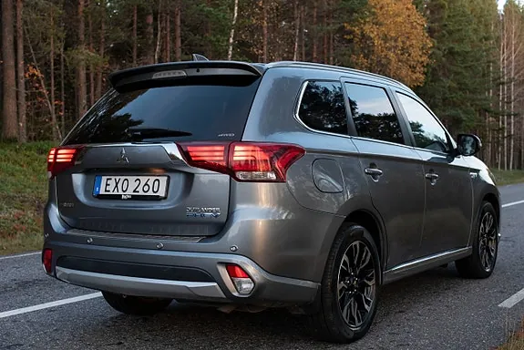 Mitsubishi Outlander 2016 photo 2