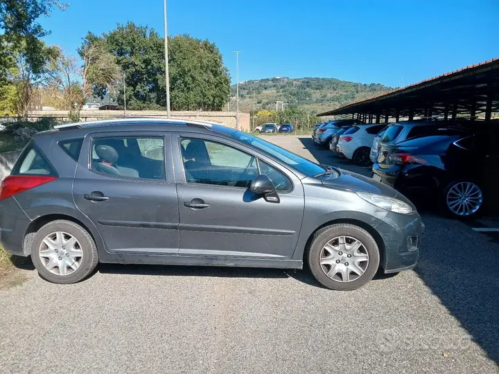 Peugeot 207 2011 photo 3