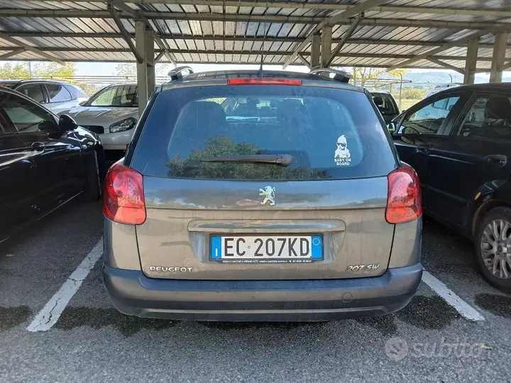 Peugeot 207 2011 photo 4