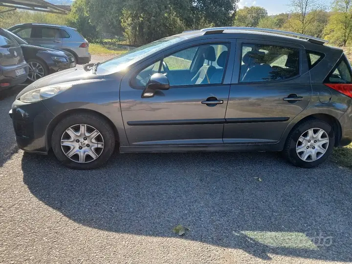 Peugeot 207 2011 photo 2