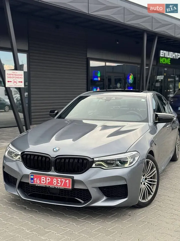 BMW 5 Series 2018 photo 2