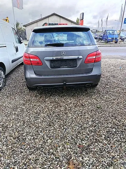 Mercedes-Benz B 200 2013 photo 4