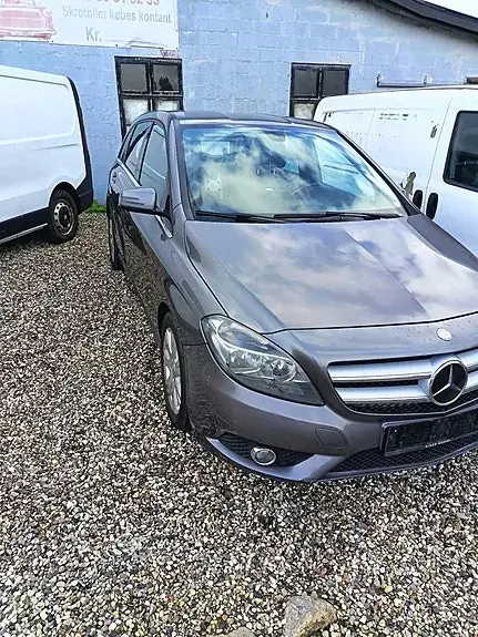 Mercedes-Benz B 200 2013 photo 2