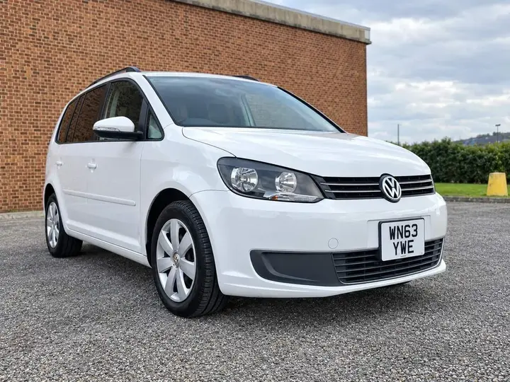 Volkswagen Touran 2013 photo 2