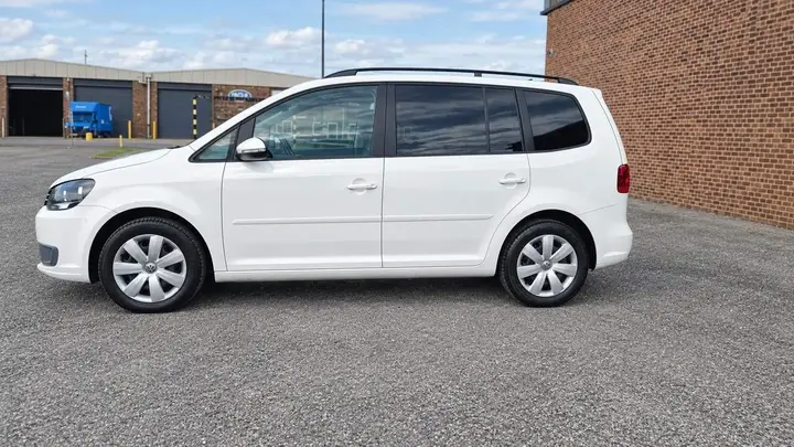 Volkswagen Touran 2013 photo 3