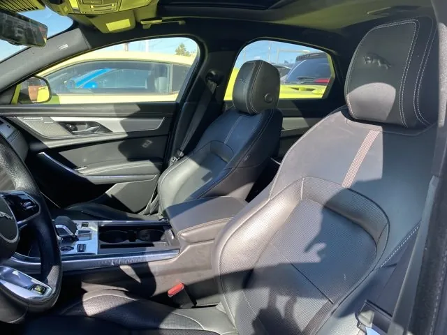 Jaguar Xf 2021 photo 2