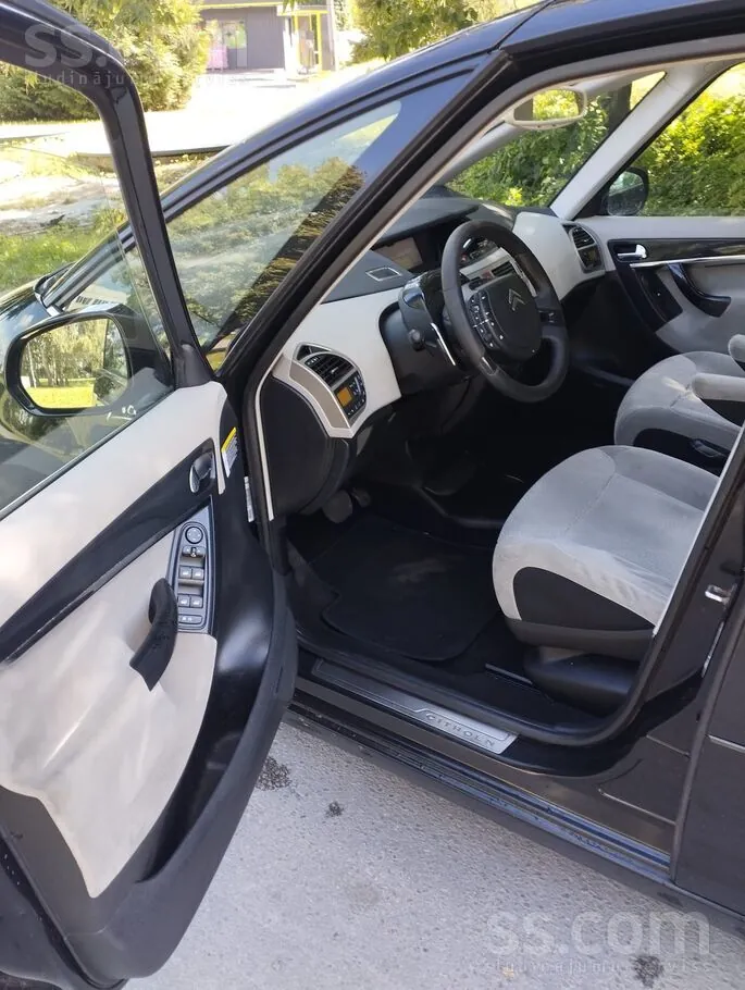 Citroen C4 Picasso 2010 photo 5