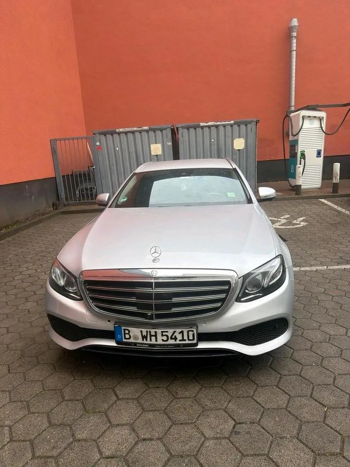 Mercedes-Benz 220