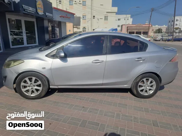 Mazda 2 2012 photo 4