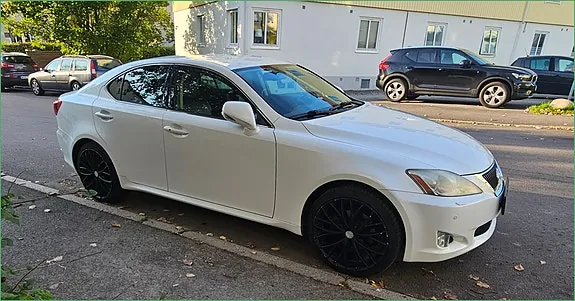 Lexus Is220D 2010 photo 5