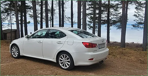 Lexus Is220D 2010 photo 2
