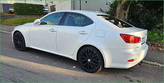 Lexus Is220D 2010 photo 4