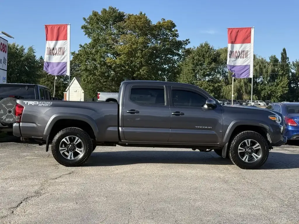 Toyota Tacoma 2016 photo 2