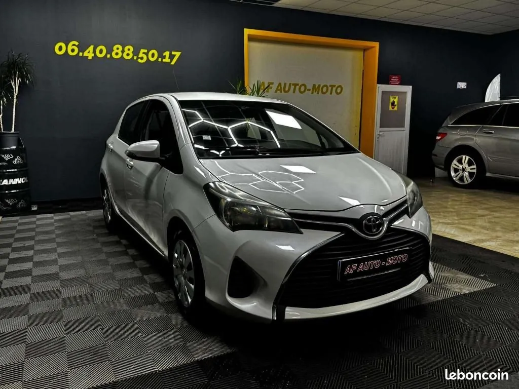 Toyota Yaris 2015 photo 2