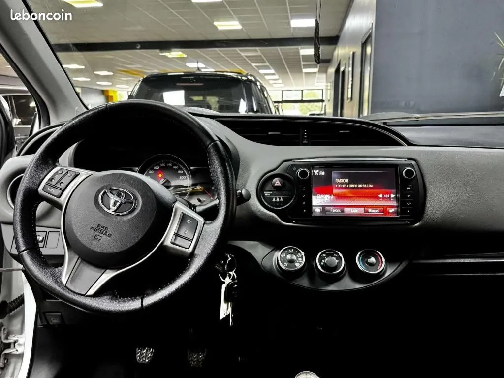 Toyota Yaris 2015 photo 4