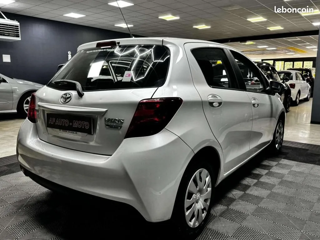 Toyota Yaris 2015 photo 5
