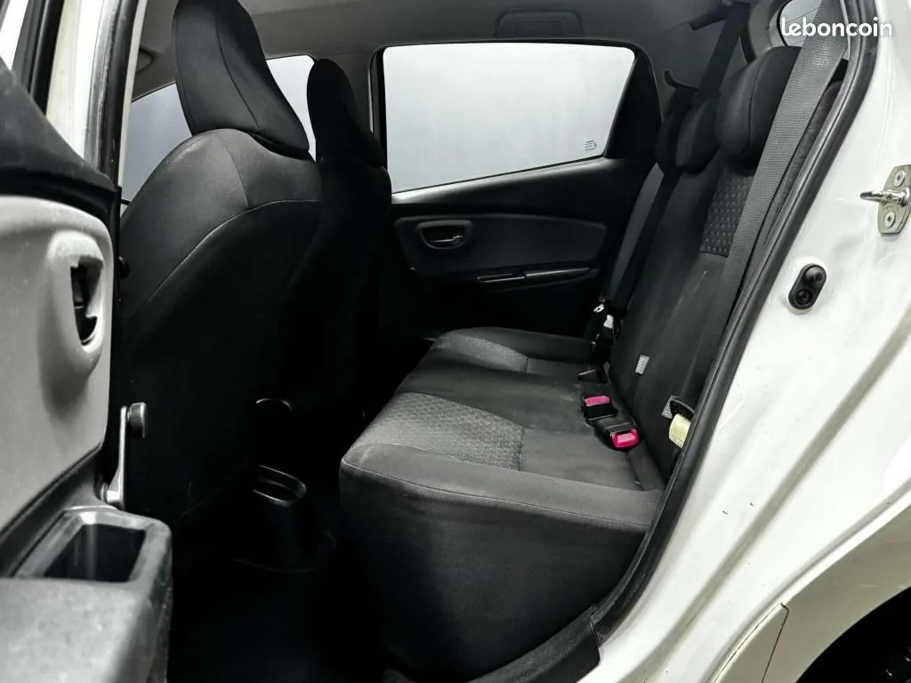 Toyota Yaris 2015 photo 3