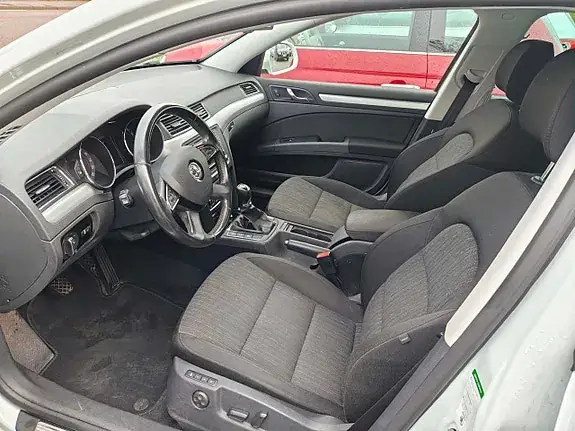 Skoda Superb 2014 photo 3