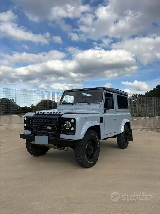Land Rover Defender 90 1990 photo 2