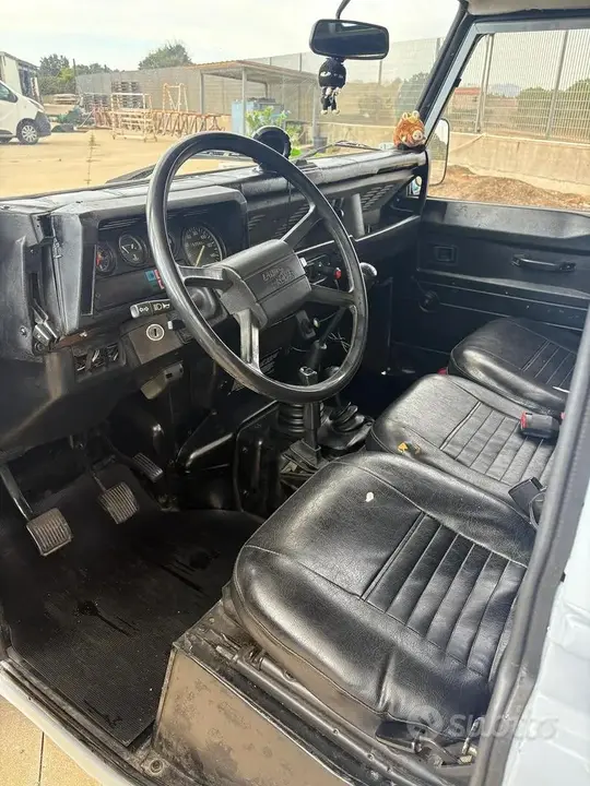 Land Rover Defender 90 1990 photo 5