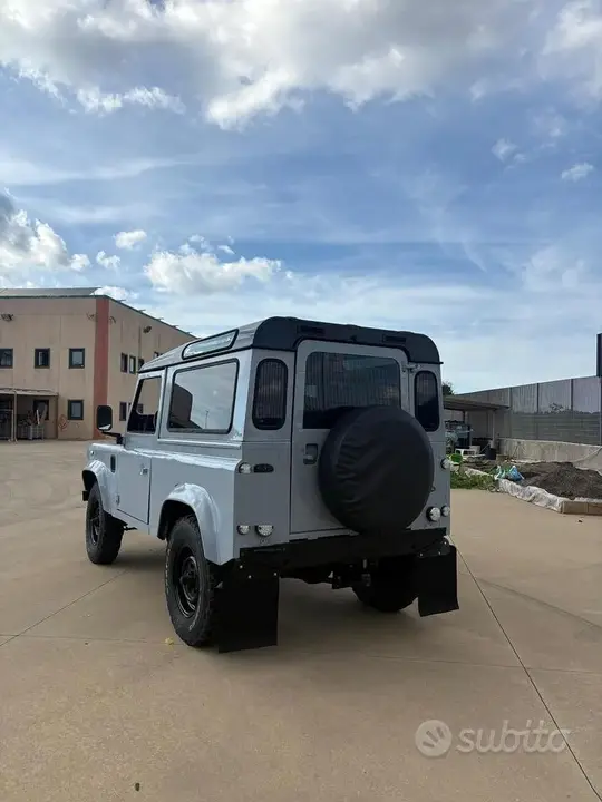 Land Rover Defender 90 1990 photo 4